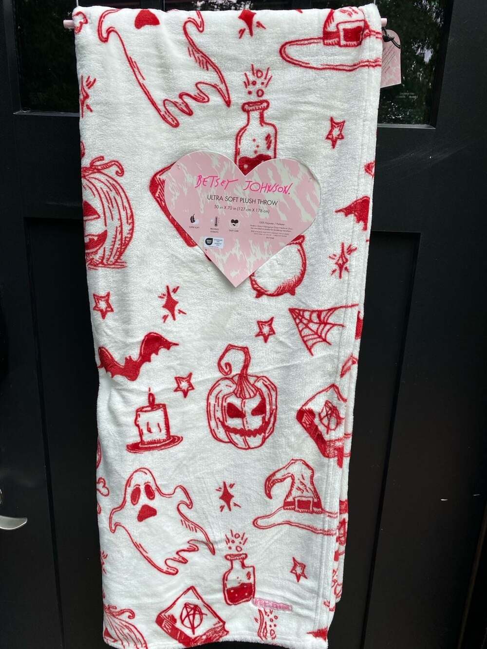 Betsey Johnson Ultra Soft Plush Throw Blanket Halloween Spooky Red White 50x70